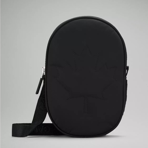 lululemon athletica Handbags - BRAND NEW 🖤 Lululemon Future Legacy Belt Crossbody Bag in Black 🖤